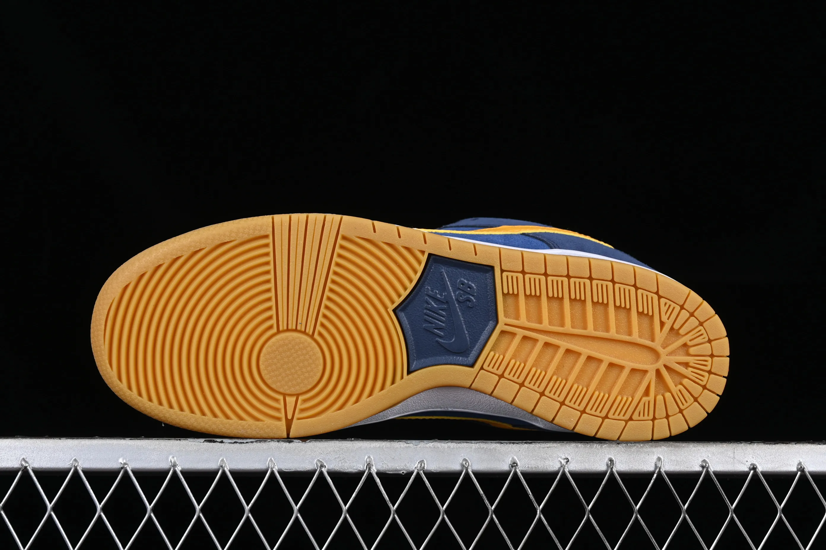 All categories Nk SB Dunk series Nk SB Dunk Low low-top skate shoes K version Nk SB Dunk Low "Barcelona" Barcelona dress color Dunk series retro low-top skate shoes DJ0606-400